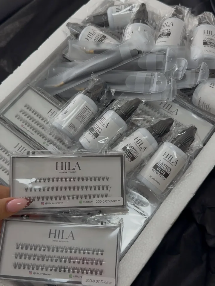 הזמנה במיתוג אישי של HILA: ריסים, דבקים ופינצטות עם הלוגו שלה